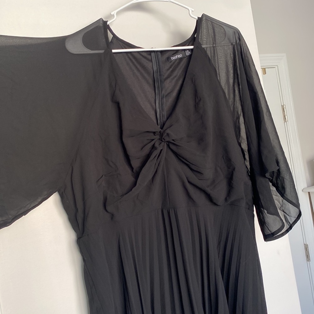 PLUS Black Midi Pleated Dress - Picture 2 of 4